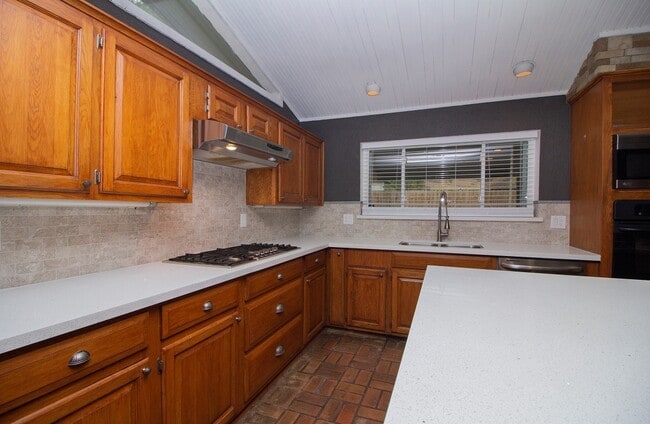 Building Photo - 7 Woody Creek Dr