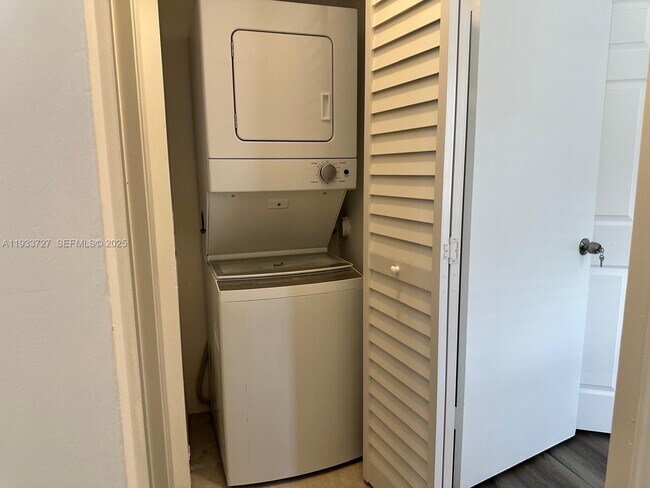 Building Photo - 891 Cypress Park Way