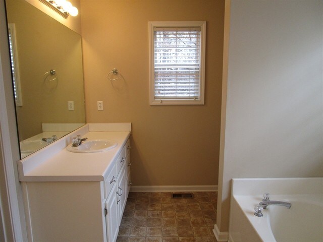 Building Photo - 330 Red Fox Dr