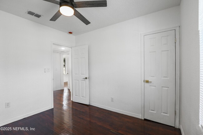 Building Photo - 5246 Sunderland Rd