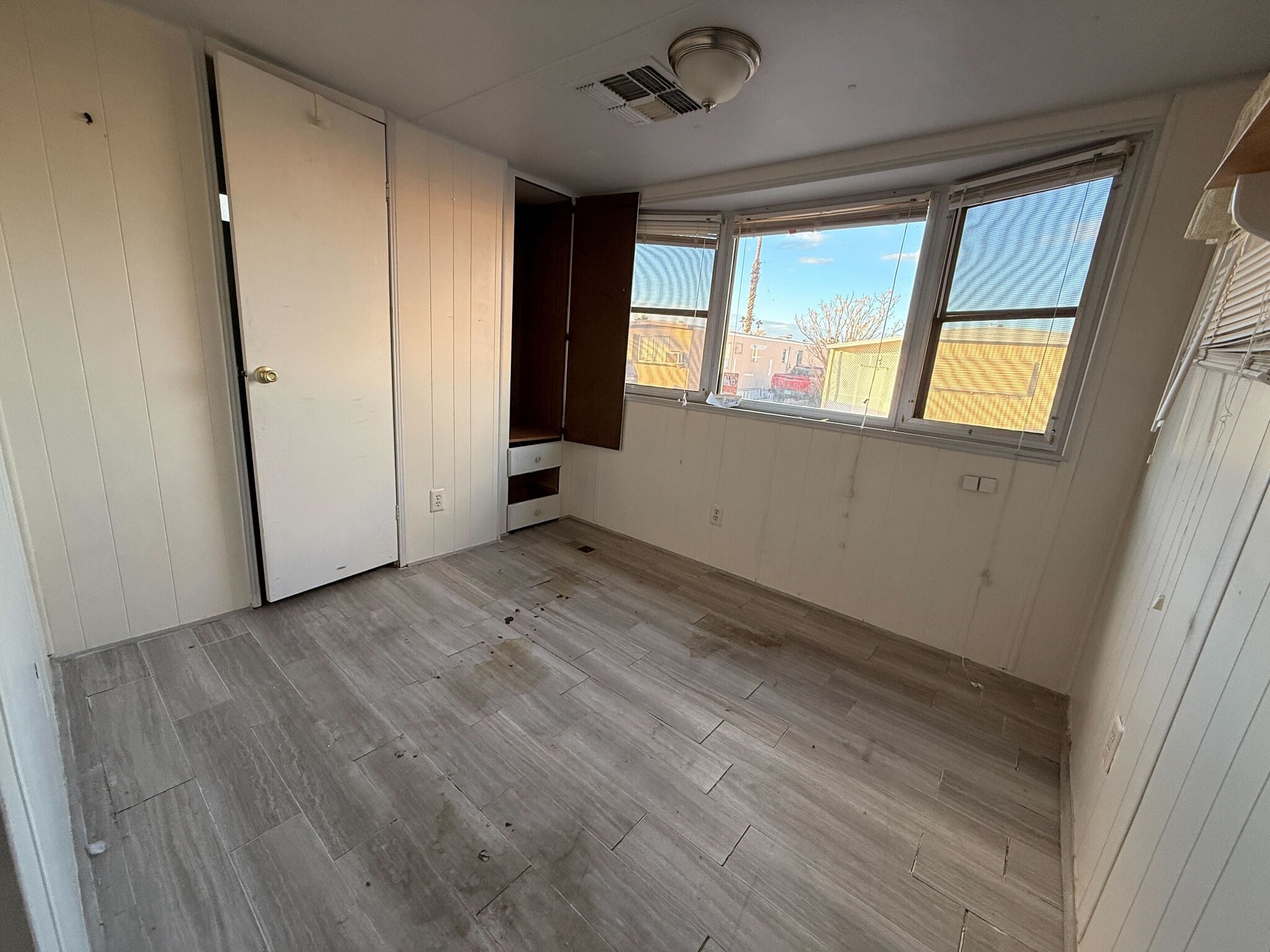 Building Photo - 3601 E Wyoming Ave