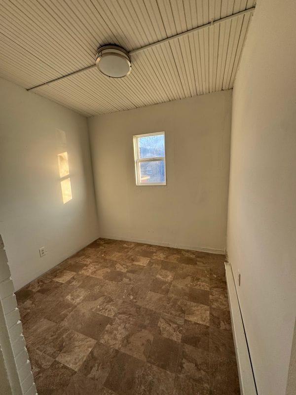 Building Photo - 4962 Lindenwood Ave