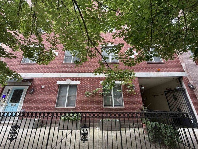 Building Photo - 224 Bloomfield St