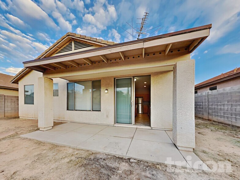 Building Photo - 6619 W Golden Ln