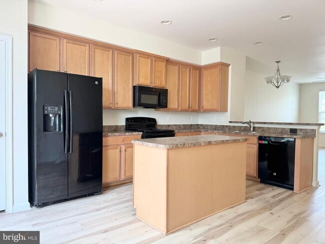 Building Photo - 127 Streamview Dr