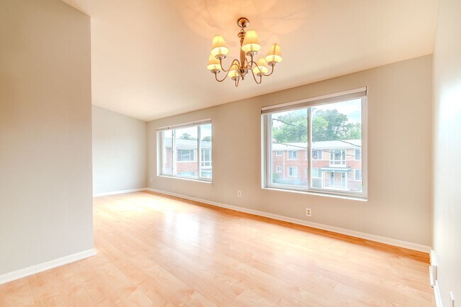 Building Photo - 361 N Eton St