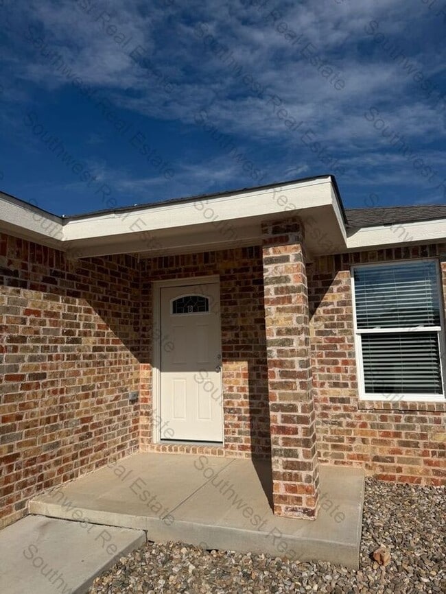 Building Photo - New Spacious 2 bedroom 2 bath Duplex.