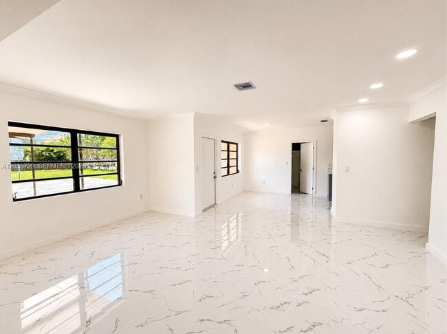 Building Photo - 401 S Shore Dr