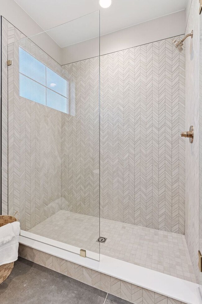 Building Photo - New Berthoud Home with Modern Comfort | $1000 Deposit with Approved Credit and Two Weeks FREE!