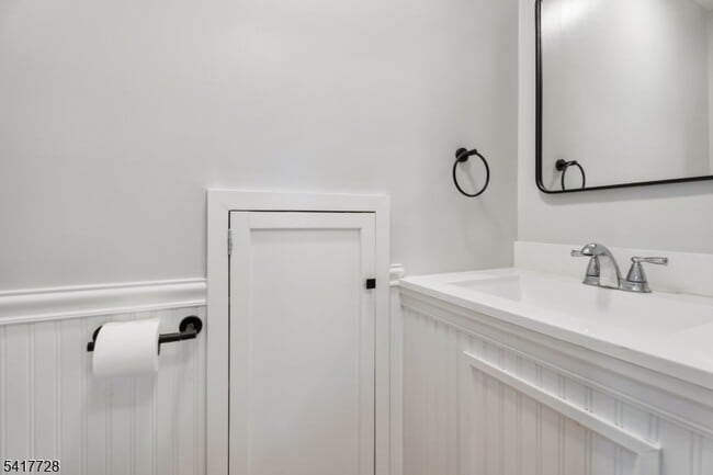 Building Photo - 439 St Marks Ave