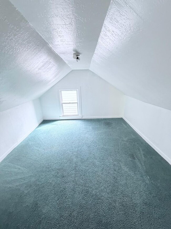 Building Photo - Spacious 4-Bedroom Single-Family Home with 2-Car Garage in Cleveland Heights