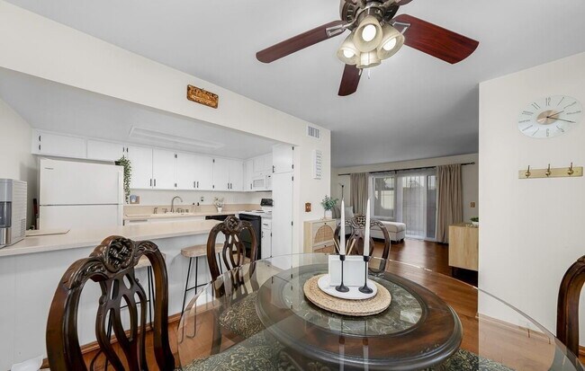 Building Photo - Updated 2 BR 1 BA Condo w/ Private Patio!