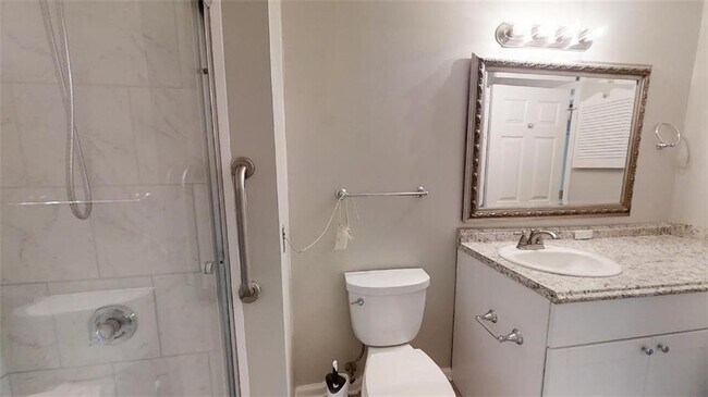 Building Photo - 300 Johnson Ferry Rd