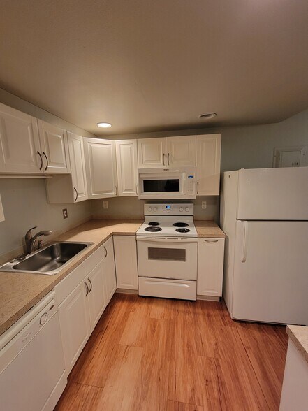 Building Photo - 9330 15th St SE