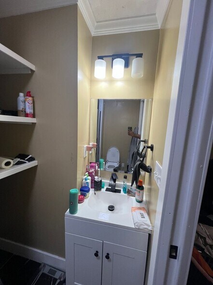 Building Photo - 1230 S Rogers St