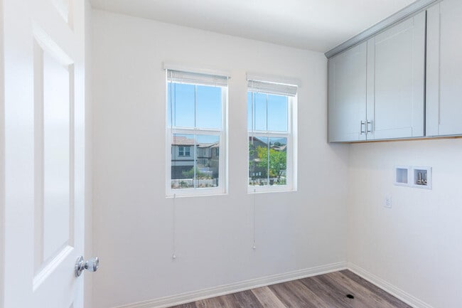 Building Photo - 27638 Sawtooth Ln