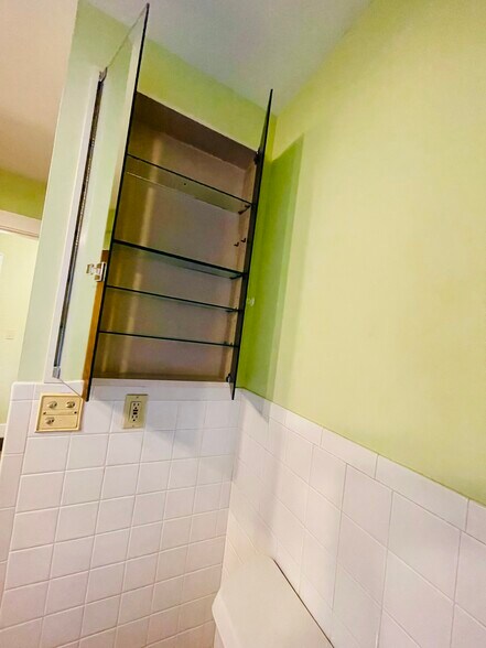 BATHROOM - 10 Packard Ave