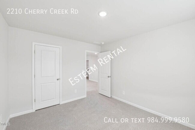Building Photo - 2210 Cherry Crk Rd
