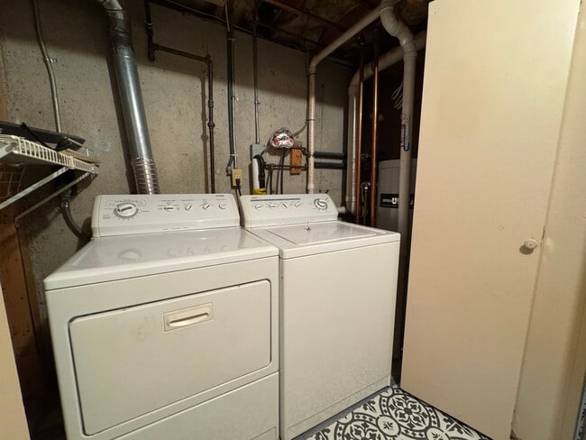Building Photo - Woburn Townhouse| 2 Bed 1.5 Bath| Availabl...
