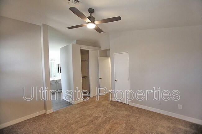 Building Photo - 16107 W Sherman St