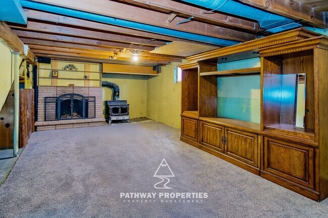 Building Photo - Charming 5-Bedroom Home in Provo’s Cottonw...