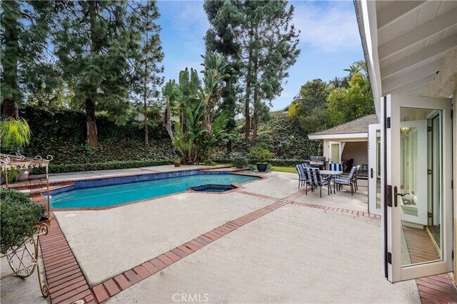 Building Photo - 3150 Dona Maria Dr