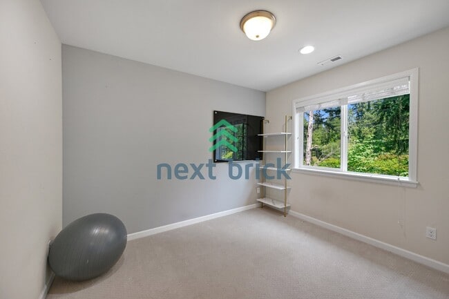 Building Photo - "Spacious 5-Bedroom Retreat with 3 Full Baths in Snohomish – 3,350 Sq Ft of Comfortable Living!"