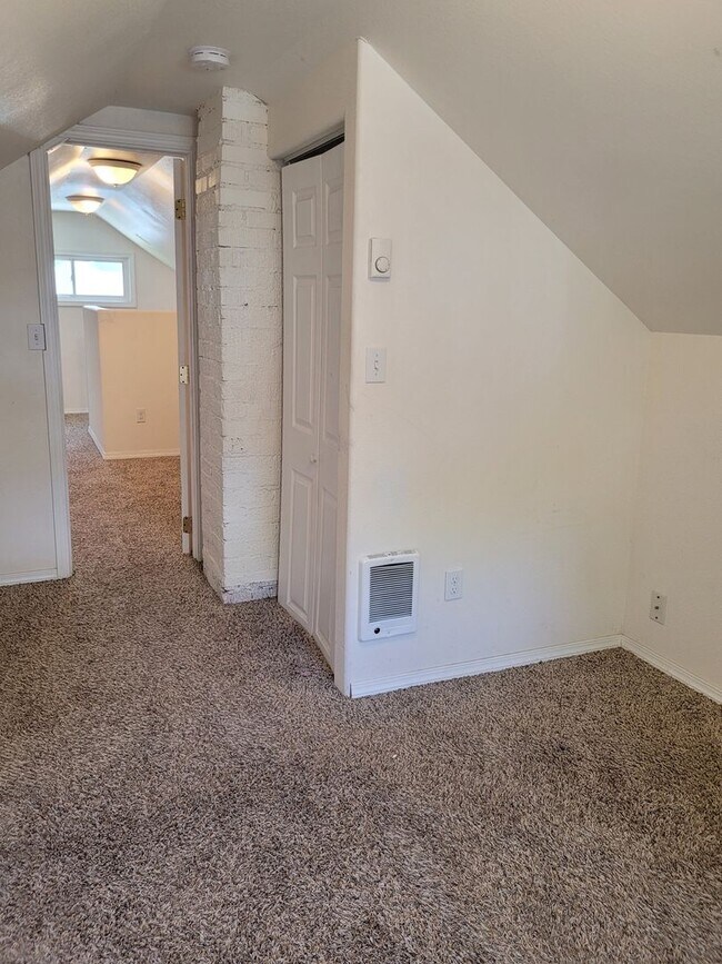 Building Photo - Ephrata House with Garage & Fenced Yard