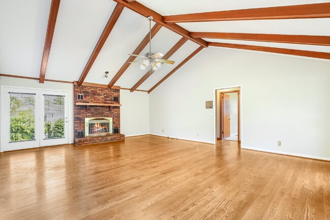 Building Photo - 3 Bedroom/2 Bathroom Home in Springfield