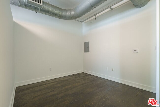 Building Photo - 645 W 9th St