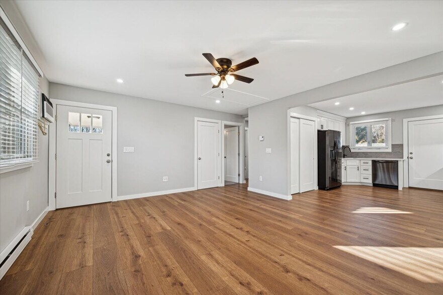 Building Photo - 285 Stamets Rd