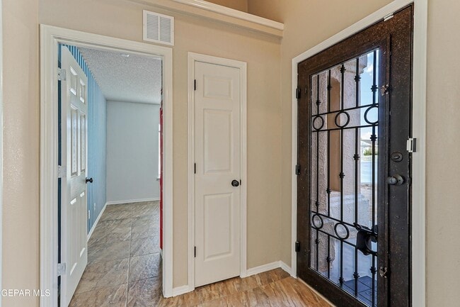 Building Photo - 14336 Desert Sage Dr