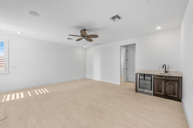 Building Photo - 15763 Longboat Key Dr