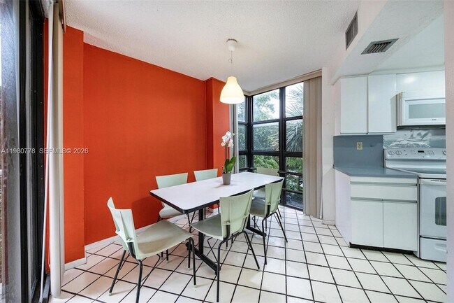 Building Photo - 2000 Towerside Terrace