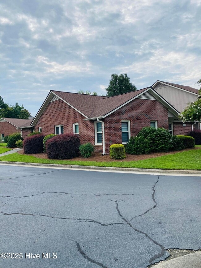 Building Photo - 1861 Quail Ridge Rd