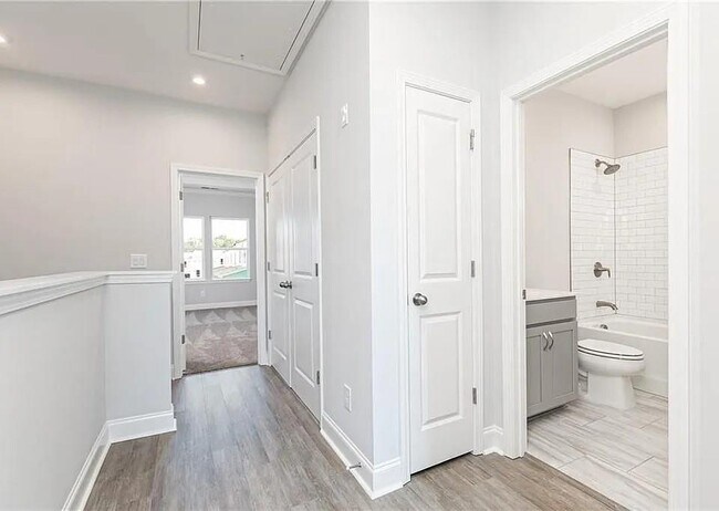 Building Photo - 517 Hardy Dr