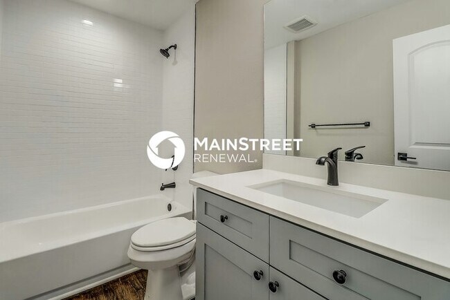 Building Photo - 3 Bedroom Pet-Friendly Home in DALLAS, TX with Main Street Renewal