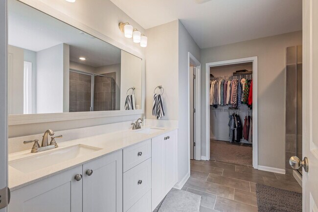 Building Photo - 3580 Hilltop Trl