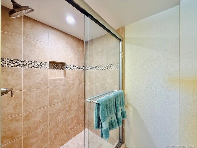 Building Photo - 7440 S Ocean Dr