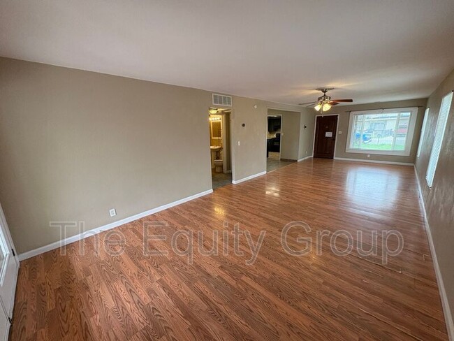 Building Photo - 600 N Dickran Dr