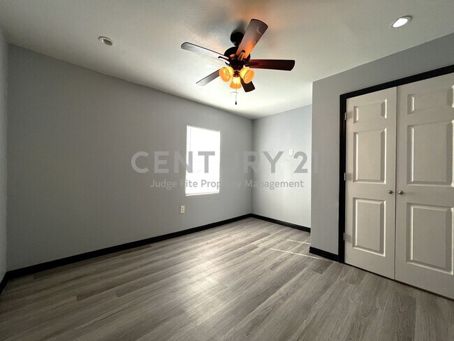 Building Photo - Charming 2/1 in Castleberry ISD for Rent!