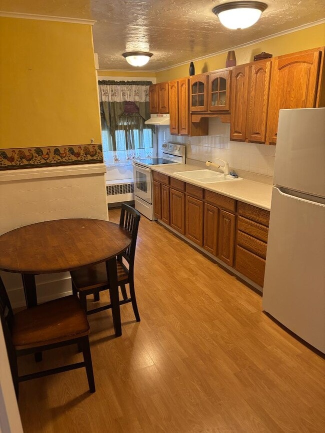 Primary Photo - 401 Onyx St