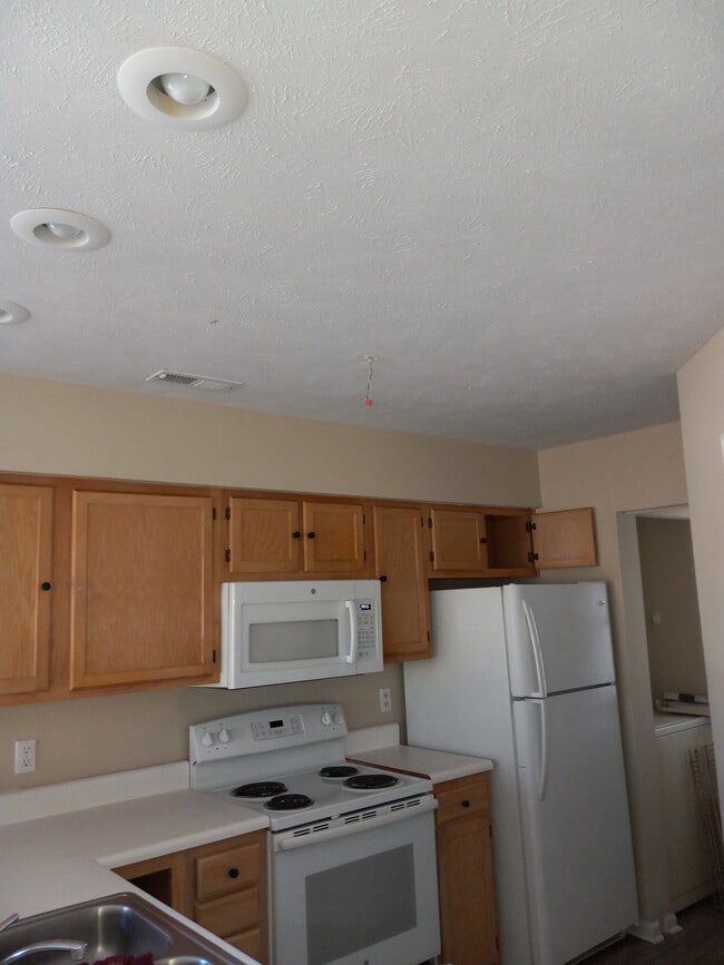 Building Photo - 589 Blue River Ct