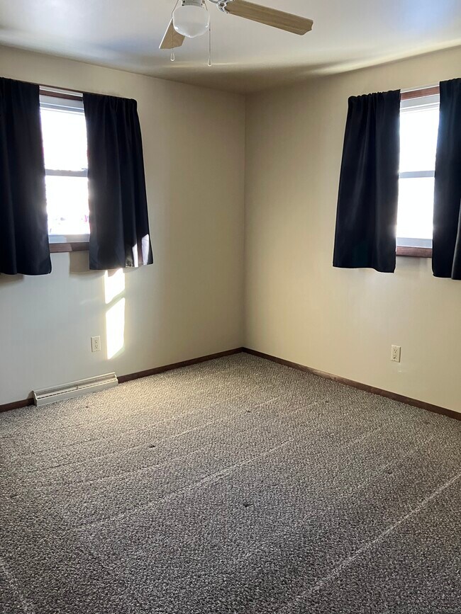 Front bedroom - 1525 Commanche Ave