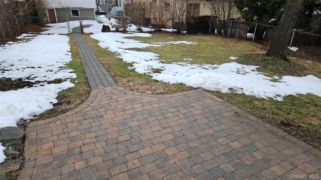 Building Photo - 192 Main St