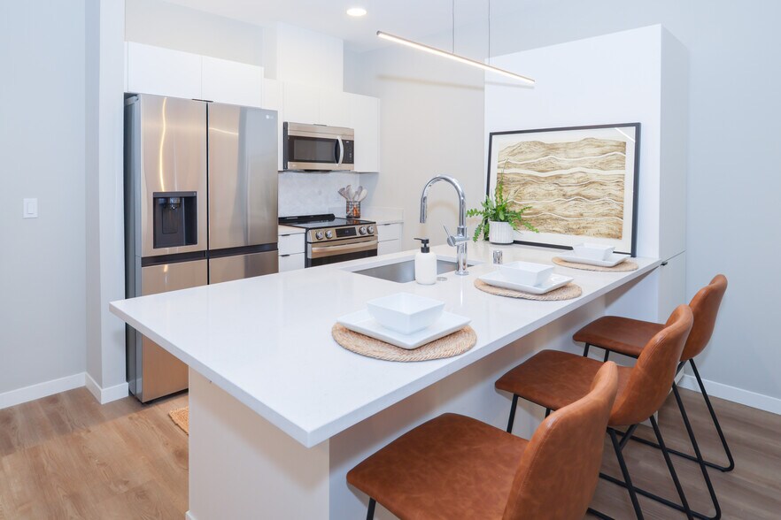 Building Photo - 2630 N Hackett Ave