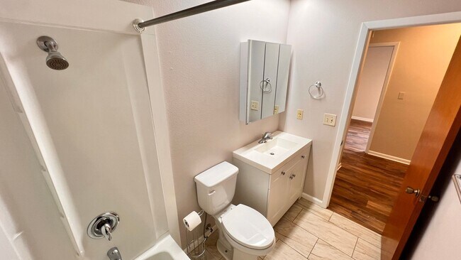 Building Photo - Modern Comfort Meets Prime Location – Spac...