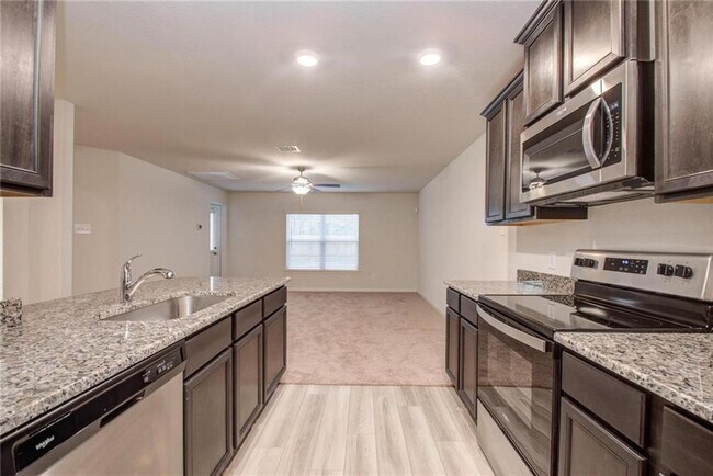 Building Photo - Charming 3BR House in Cleveland