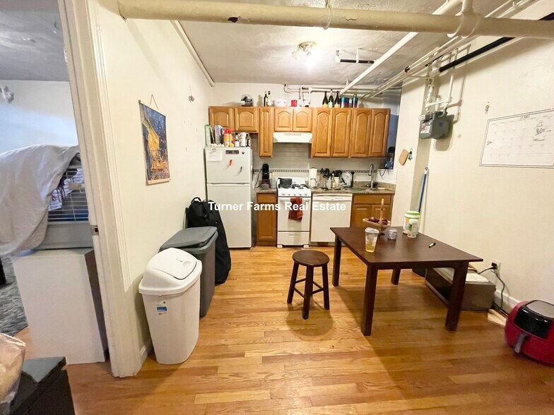 Building Photo - 80 Saint Stephen St