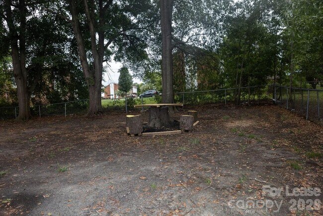 Building Photo - 1411 Frederick St